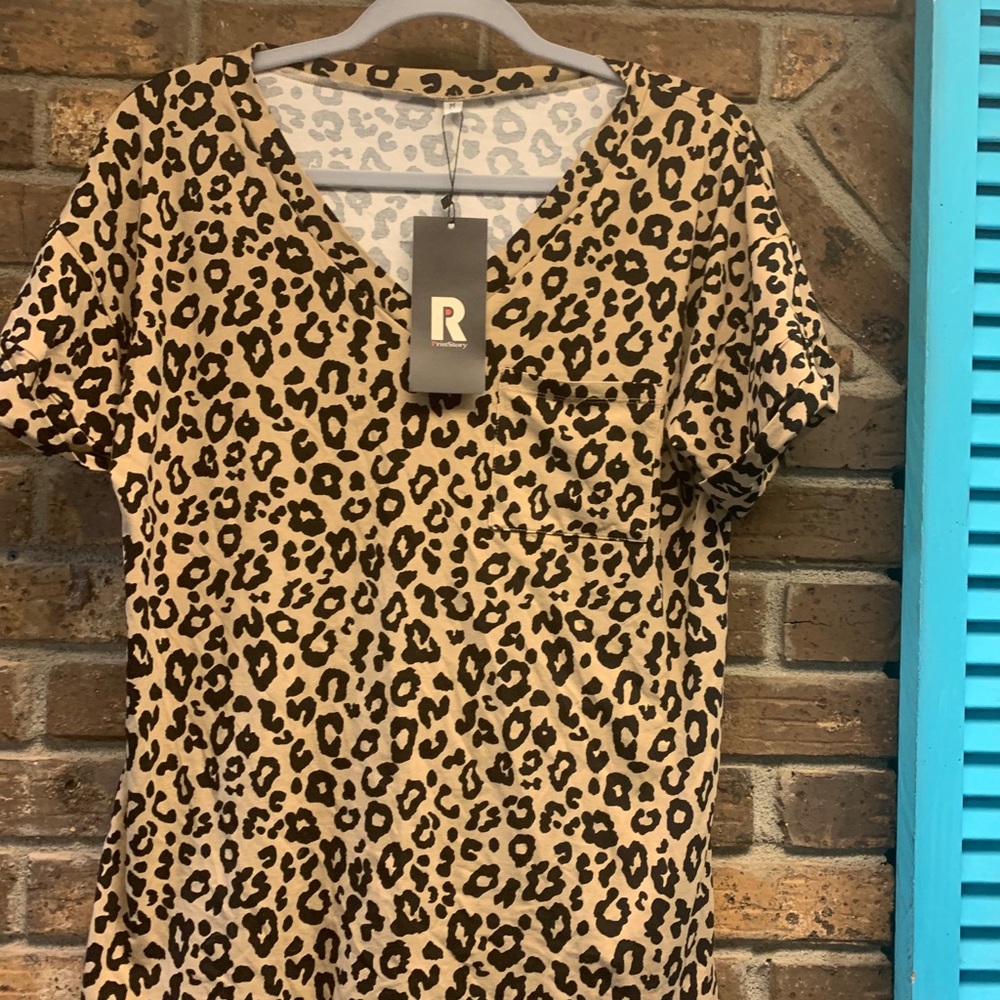 Prinstory leopard print tee women’s medium.